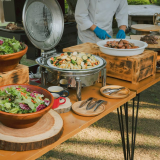 ガーデンパーティーを盛り上げるBBQ演出！お二人のこだわりをつめこんで