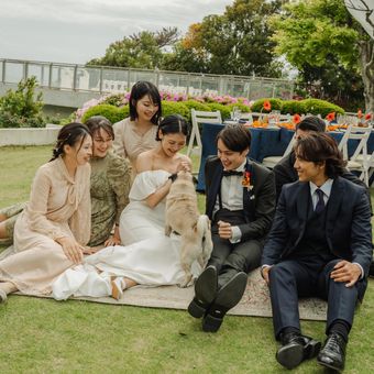 ガーデンパーティー中はお二人やゲストと一緒にまったり過ごせるのも魅力。沢山写真も残そう！