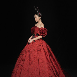 最新のドレスを多数揃えております