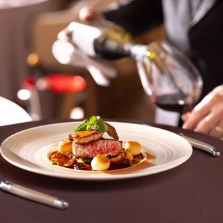 スペシャリテ牛フィレ肉とフォアグラ、トリュフの「ロッシーニ風」