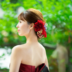 空と緑を背景に、ふたりだけの物語を刻むフォトウェディング