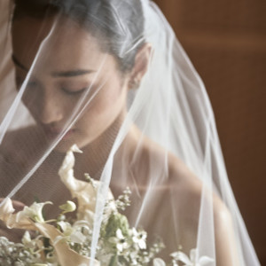 【Dress】清らかな願いと守りの象徴として受け継がれてきたこの一枚は、特別な一日の始まりを優しく告げる存在|ザ・リッツ・カールトン福岡の写真(55129824)