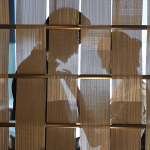 伝統と文化を尊重する福岡の地に誕生した「ザ・リッツ・カールトン福岡」。モダンな雰囲気が漂う回廊など絵になるスポットがふんだんにある館内で記念に残る写真の撮影を|ザ・リッツ・カールトン福岡の写真(55129814)