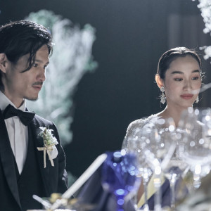 【The Ritz-Carlton Ballroom】
和と洋が調和する優美な空間。6メートル四方の大型LEDスクリーンを備え迫力ある映像演出で印象的な披露宴を叶えます。|ザ・リッツ・カールトン福岡の写真(55129825)