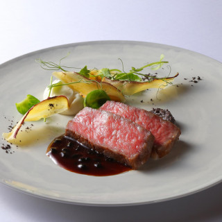 伝統的なフランス料理の技法をベースにしながらも、現代的で洗練されたアレンジが魅力。