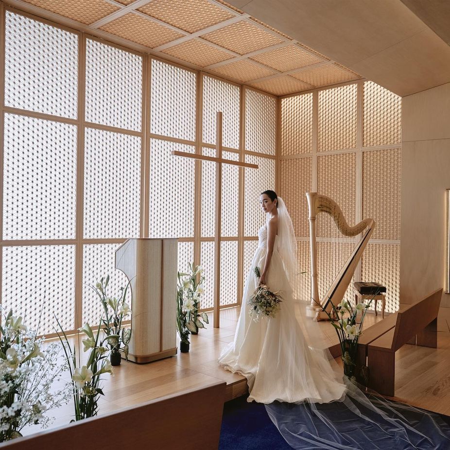 【Chapel】組子細工から降り注ぐ光に包まれる中誓いを立てる和モダンなチャペル|ザ・リッツ・カールトン福岡の写真(56194032)