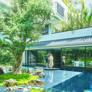 庭園×水面の美しいロケーションが、おふたりの始まりを彩る|室町ギャラリーハウスの写真(50602301)