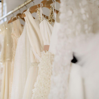 ブライダルフェアでは、ドレスのチェックや試着も可能！イメージを膨らませて♪