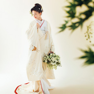 白無垢はやはり花嫁様を象徴。洋髪スタイルもオシャレでおススメ。|オリエンタルホテル福岡博多ステーションの写真(39910917)