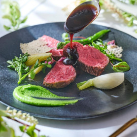 【限定5組】ブランドホテル美食体験*緑溢れる貸切邸宅×花嫁体験