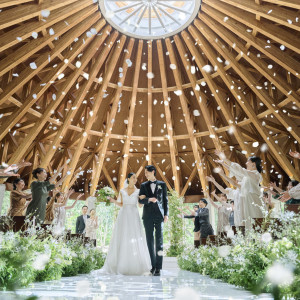 檜の木組みの天井が美しいチャペル《凛》|グランドプリンスホテル大阪ベイの写真(49017959)