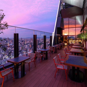 最上階のラウンジで二次会を楽しむことも可能です。|Centara Grand Hotel Osaka（センタラグランドホテル大阪）の写真(34709705)