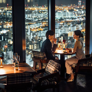 大阪の夜景をバックに感動的な時間を過ごすことができる。|Centara Grand Hotel Osaka（センタラグランドホテル大阪）の写真(34709695)