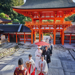 上賀茂神社楼門を潜って本殿へ|上賀茂神社の写真(33376329)