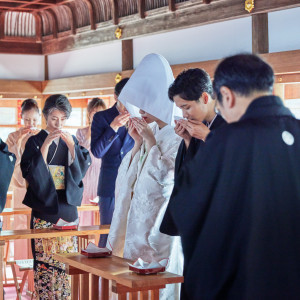 親族結杯の儀 全員でご神酒の杯を交わし親族の契りを結びます|上賀茂神社の写真(33376297)