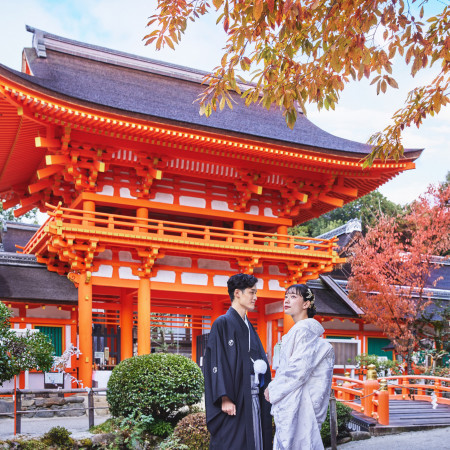 上賀茂神社『楼門』背景に白無垢が映えます
