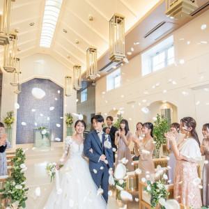 水が流れるチャペルで誓いのひとときを|クラブ ドゥ クレール迎賓館の写真(55369736)