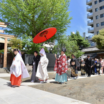 牛嶋神社：スカイツリーのお膝元、清々しい空気と静寂に包まれた神前式が叶います。