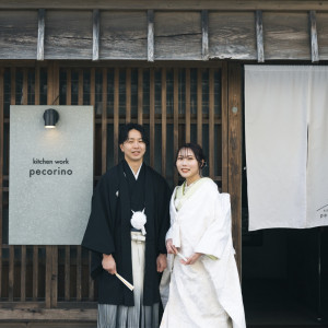 歴史ある格子戸の前で、和装の前撮りもできます|pecorino wedding（ペコリーノウェディング）の写真(53408986)