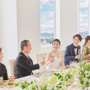 【6名様～ご案内可能】少人数のご結婚式でも、ワンフロア貸切で利用が出来る会食会場で大切なゲストと特別な一日を。広島市内を見渡す眺望と先輩花嫁からも好評な美食のおもてなしを|オリエンタルホテル広島の写真(49646162)