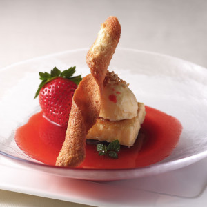 パティシエが手掛けるデザートは、程よい甘さで食べやすいと好評。|オリエンタルホテル広島の写真(35730223)