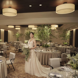 木目と白を基調にしたシンプルで洗練された上質空間「RAINBOW ROOM」