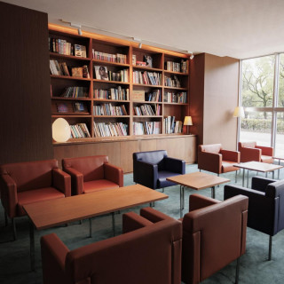 デザイナーズホテルだからこそ、ロビーやお待合スペースにも画になるような細かいこだわりを。