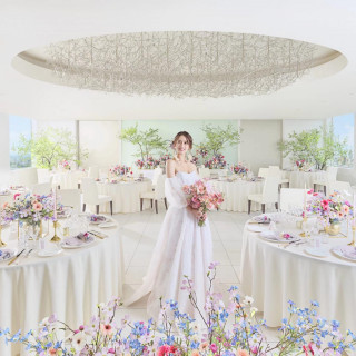 地上100mのホテル最上階で市街地や自然を一望出来る「MOON GLOW」