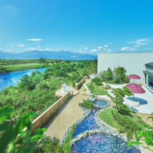 絵画のように美しい景色が広がる  広いお庭を自由に使って、ふたりらしく愉しんで|AMANDAN AISLE ～アマンダンアイル～の写真(56965429)