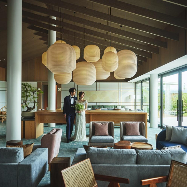 福島駅から車でわずか7分、庭園付モダン邸宅を貸切にして、雄大な自然と溶け合う贅沢なひとときを。