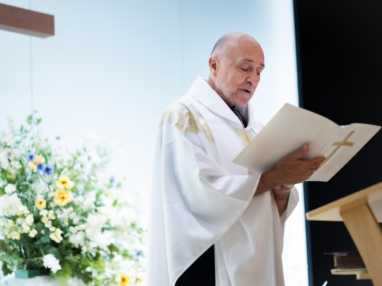 牧師先生からの愛の誓いを