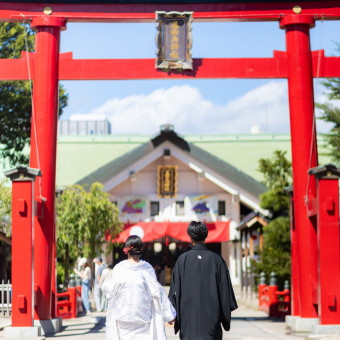 ONE&ONLYから徒歩3分の善知鳥神社での挙式が叶う、利便性がいいのもポイント!