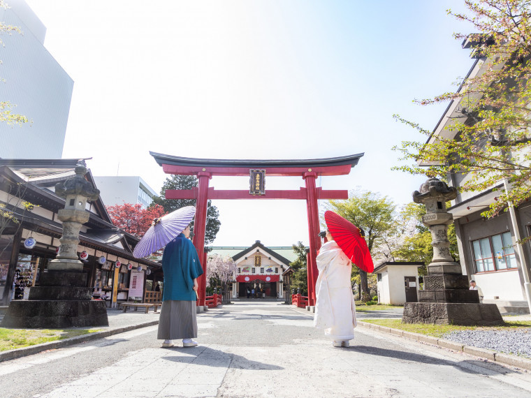 【善知鳥神社】One＆Onlyから横断歩道を渡ってすぐ！