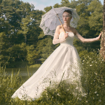 華やかさと上品さを兼ね備えた新作ドレスを豊富にラインナップ。理想の花嫁姿に出会える