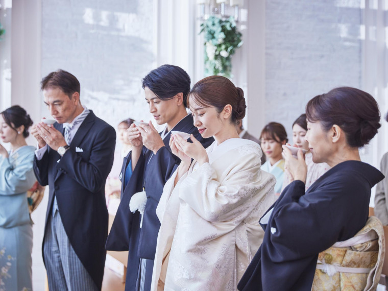 日本の美を纏う色打掛で叶える、記憶に残る和モダンな結婚式