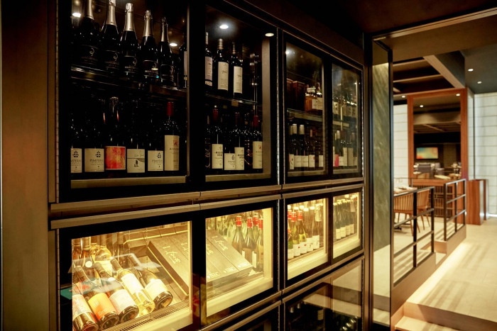 ワインセラーも完備しているのはレストラン運営も行う当館ならでは。