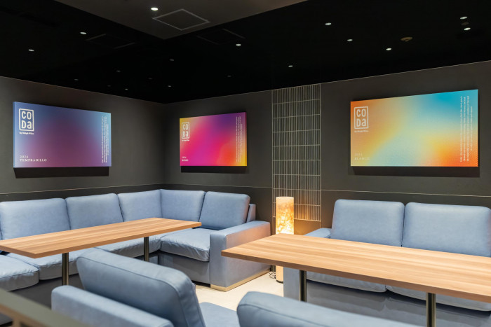 ゲスト様がゆったりとおかけいただけるソファー席も完備。