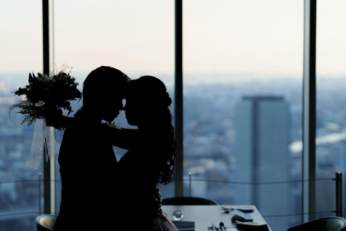 夕暮れから夜景へ、移ろう空の色とともに感動が広がる