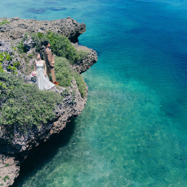 海の色が離島ならでは。沖縄の大自然を感じるショット。