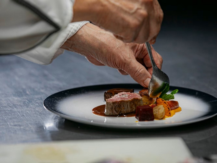 フレンチの巨匠が仕上げる会員制レストランならではの本物の味をご堪能ください