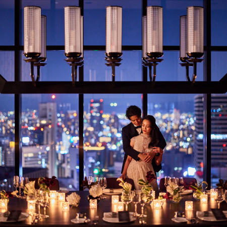 煌めく夜景がロマンティックな時間を演出