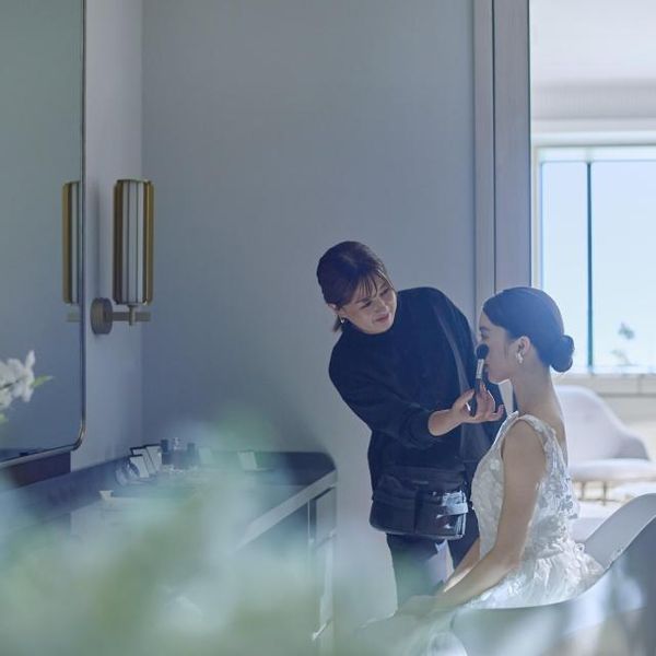 【ヘアメイク】挙式当日は専属へメイクアーティストが終日寄り添い、特別な一日が、輝くようにサポート。