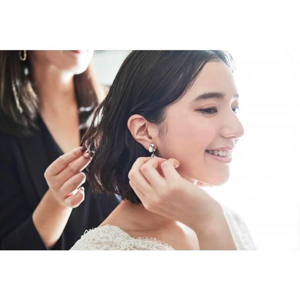 【ヘアメイク】挙式当日は専属へメイクアーティストが終日寄り添い、特別な一日が、輝くようにサポート。