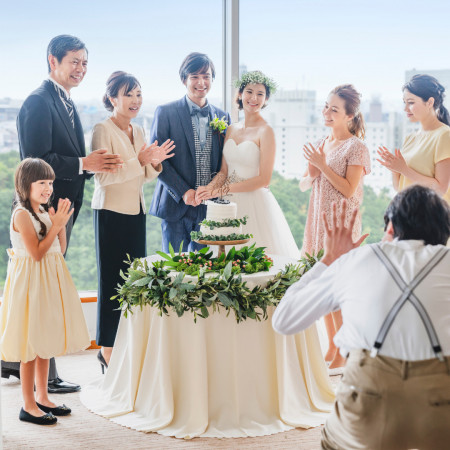 ◆SKYBANQUET◆【ゲストと距離が近いから自然とアットホームなパーティに】家族婚少人数ウエディングならではのアットホームな時間。ケーキ入刀などの演出を取り入れても◎
