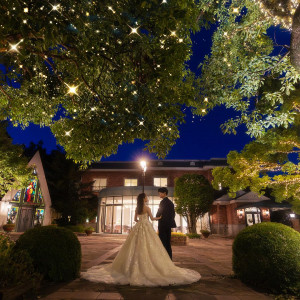 昼と夜で景色を変えるブライダルフォートのガーデン|ブライダルフォートの写真(56597864)