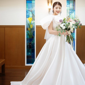 花嫁を輝かせる新素材のつややかなドレス|ブライダルフォートの写真(56420706)