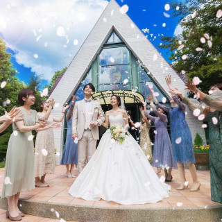 〈 期間限定のBIG特典 〉挙式料半額・会場使用料10万円分・料理2200円×大人人数分など豪華特典