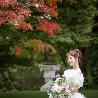 秋には紅葉も色づくガーデンの木々