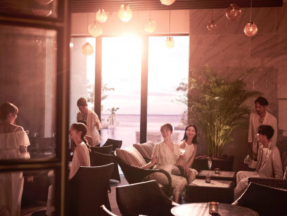 本当にたいせつな人たちと
かたくるしくない
ゆったり贅沢に過ごす結婚式