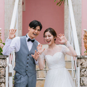 新郎様もヘアメイクにこだわる時代。
お部屋で新婦様と一緒にヘアメイクをされる方が増えています。ふたりで過ごす準備の時間も、特別な思い出に。|アイネス ヴィラノッツェ 宮古島（クチュールナオコ ウエディング）の写真(51185010)